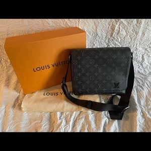 Men’s District PM Crossbody- M45272- LV Out of Stock!